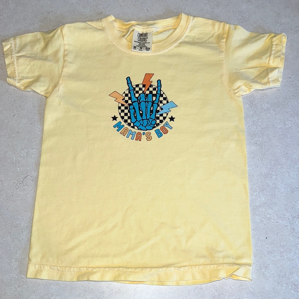 MAMA’S BOY kids tshirt